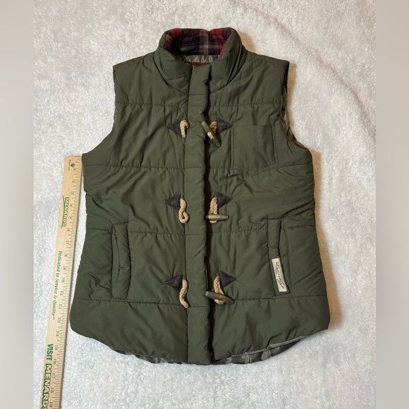Legendary Whitetails Puffer Vest Ladies S Olive Green Rope Wood Toggle Buttons - Picture 1 of 4